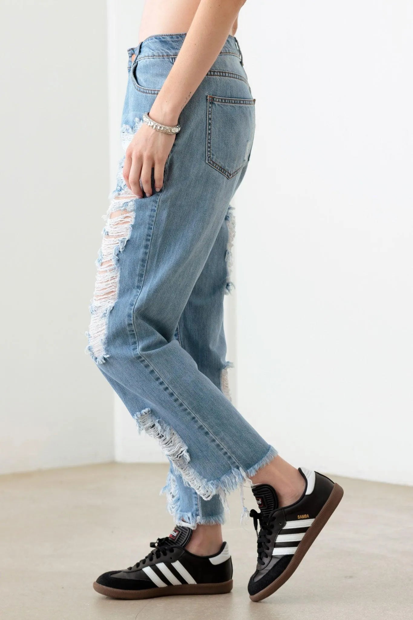 Blue Distressed Straight Leg Jeans – Back & Front Washed Vintage Look
