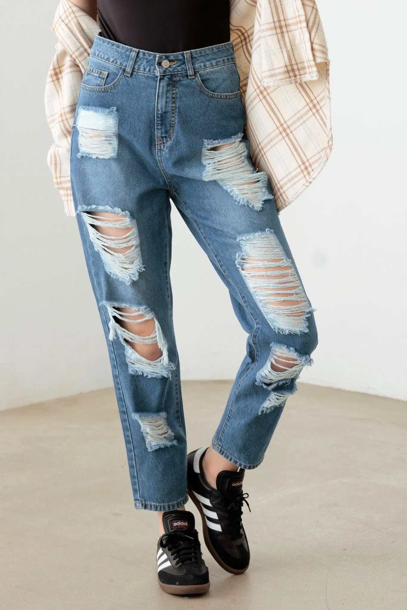 Destroyed High Waist Mom Fit Jeans – Classic Retro Denim